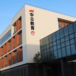 昔日千亿“教育茅”，被低俗赌约“玩弄”